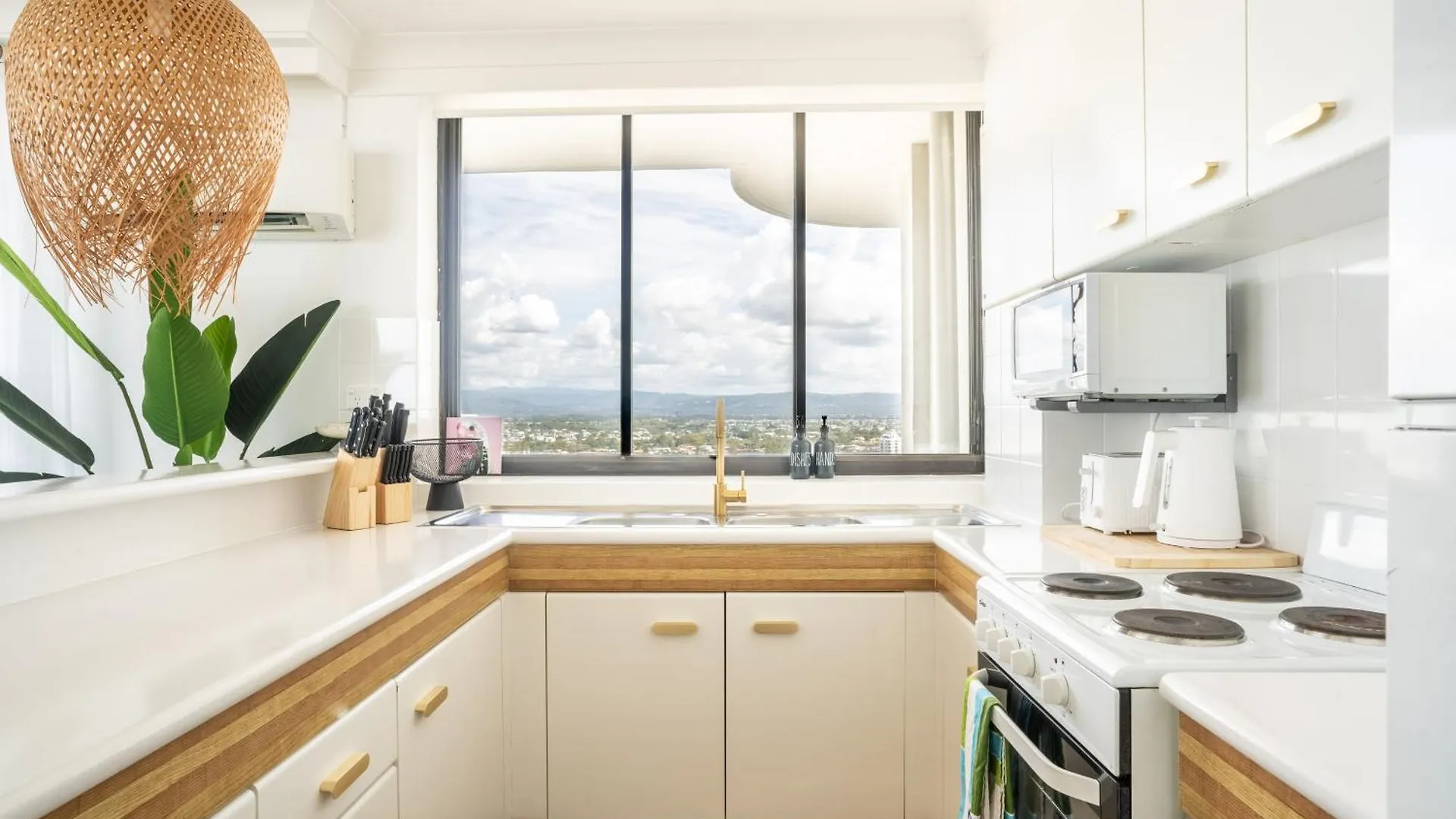 My Surfers Seaview Apartment Gold Coast
